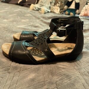 Earth Origins size 8 Leather Sandals